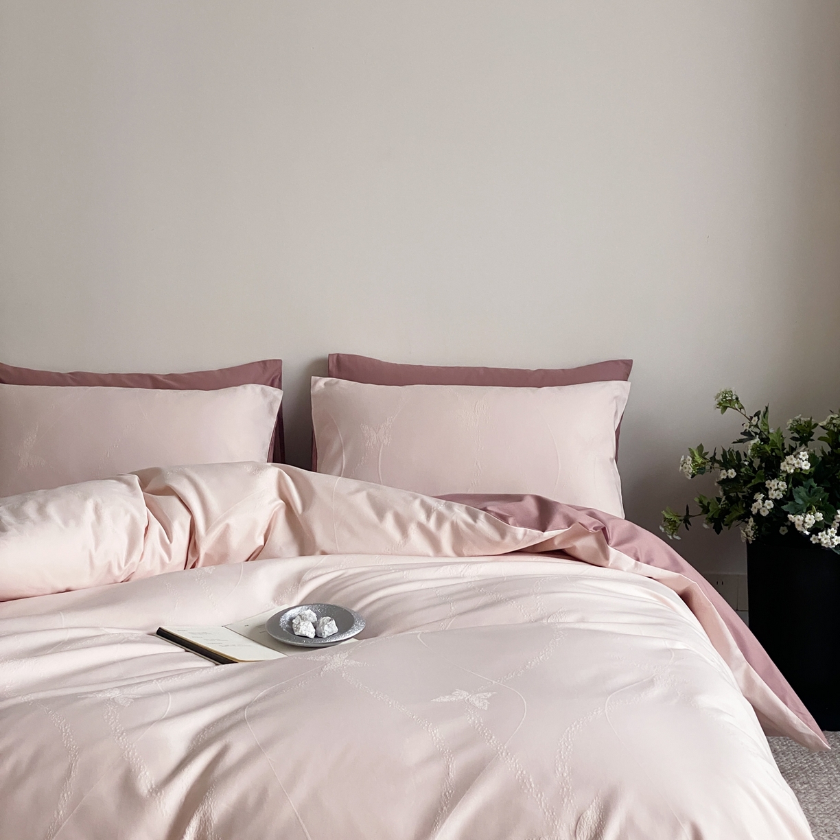 91家纺网 家纺一手货源 找家纺 玉宇阁家居 2026新款全棉纯棉40S大提花四件套 月屿栖蝶