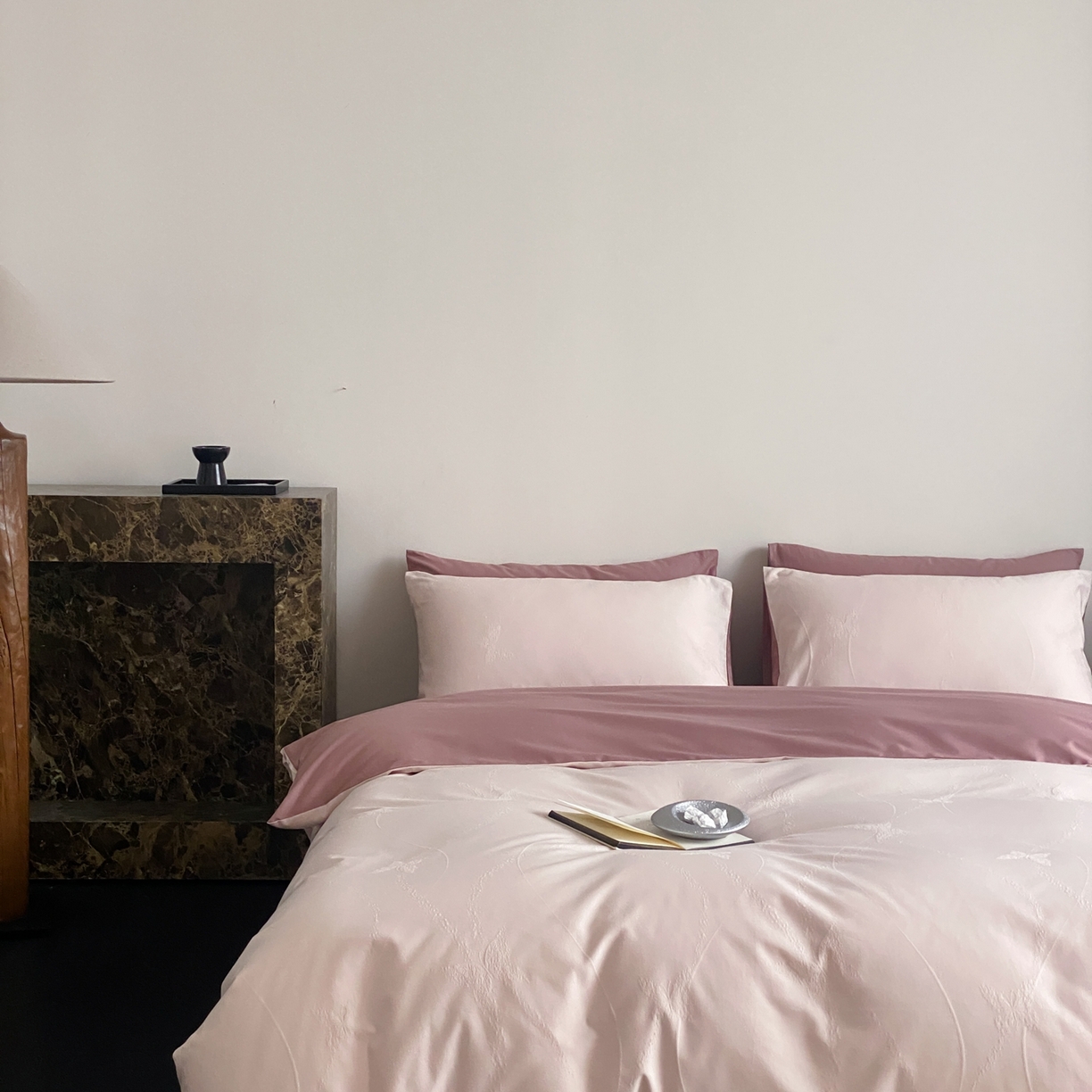 91家纺网 家纺一手货源 找家纺 玉宇阁家居 2026新款全棉纯棉40S大提花四件套 月屿栖蝶