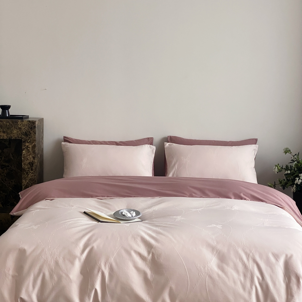 91家纺网 家纺一手货源 找家纺 玉宇阁家居 2026新款全棉纯棉40S大提花四件套 月屿栖蝶