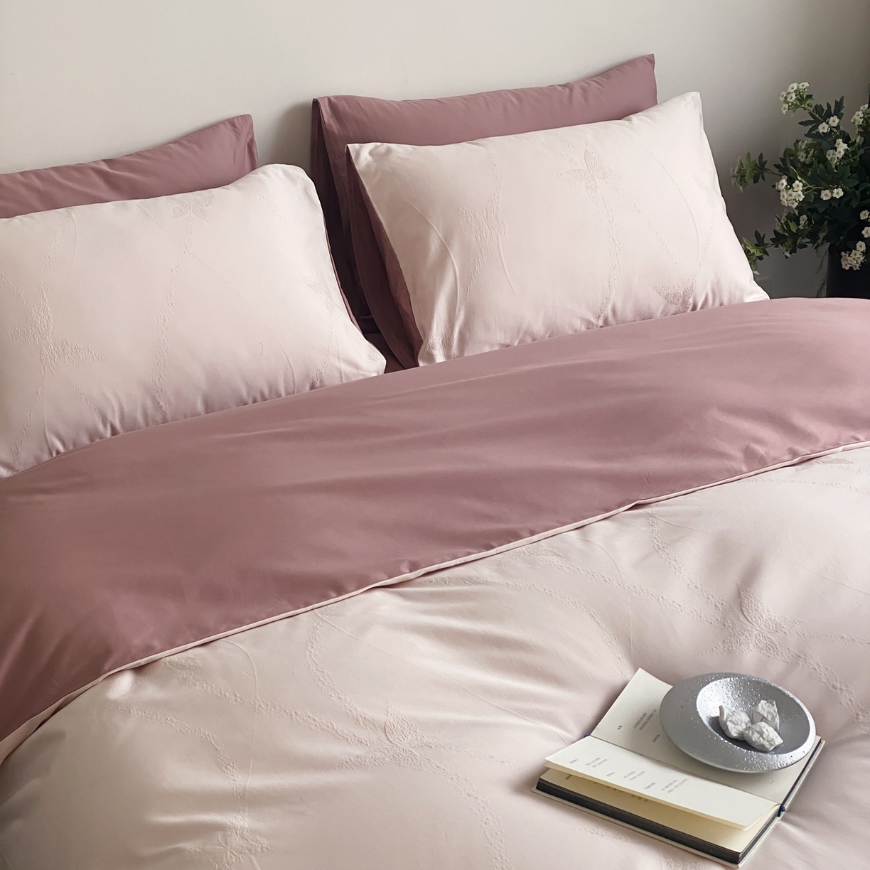 91家纺网 家纺一手货源 找家纺 玉宇阁家居 2026新款全棉纯棉40S大提花四件套 月屿栖蝶