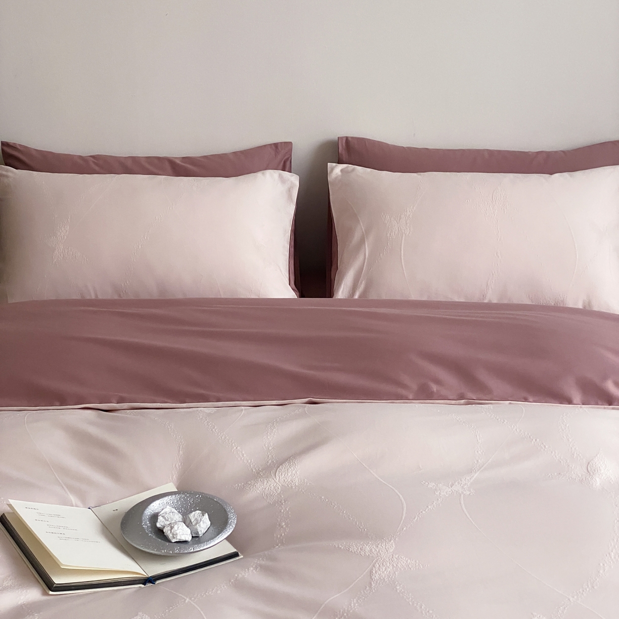 91家纺网 家纺一手货源 找家纺 玉宇阁家居 2026新款全棉纯棉40S大提花四件套 月屿栖蝶