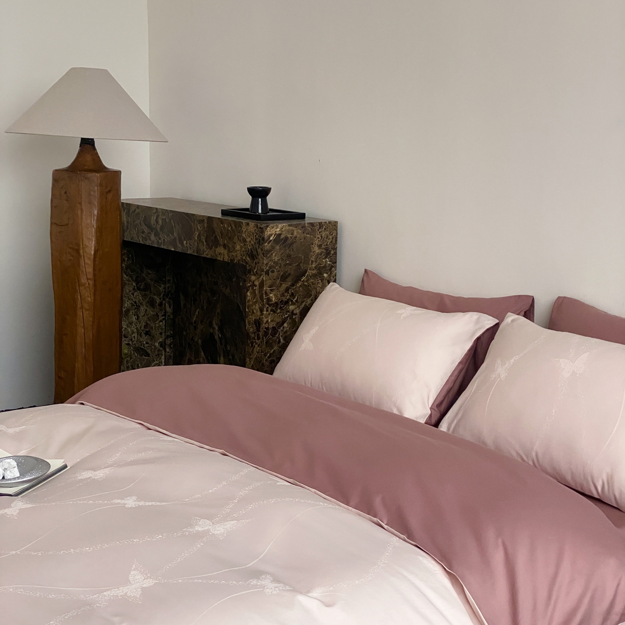 91家纺网 家纺一手货源 找家纺 玉宇阁家居 2026新款全棉纯棉40S大提花四件套 月屿栖蝶