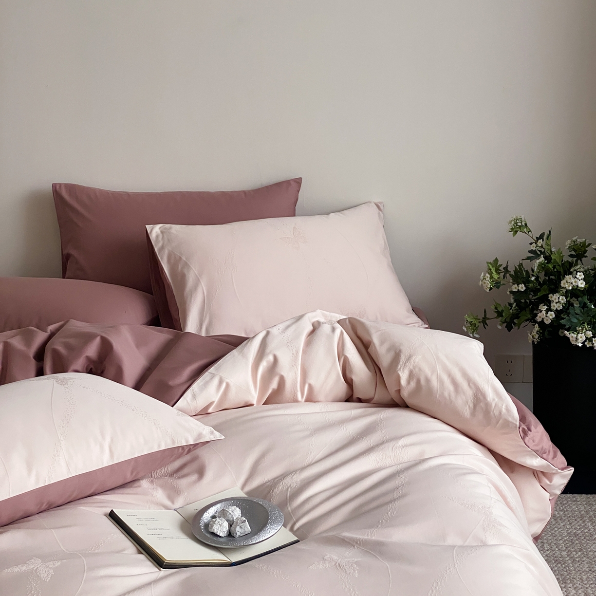 91家纺网 家纺一手货源 找家纺 玉宇阁家居 2026新款全棉纯棉40S大提花四件套 月屿栖蝶