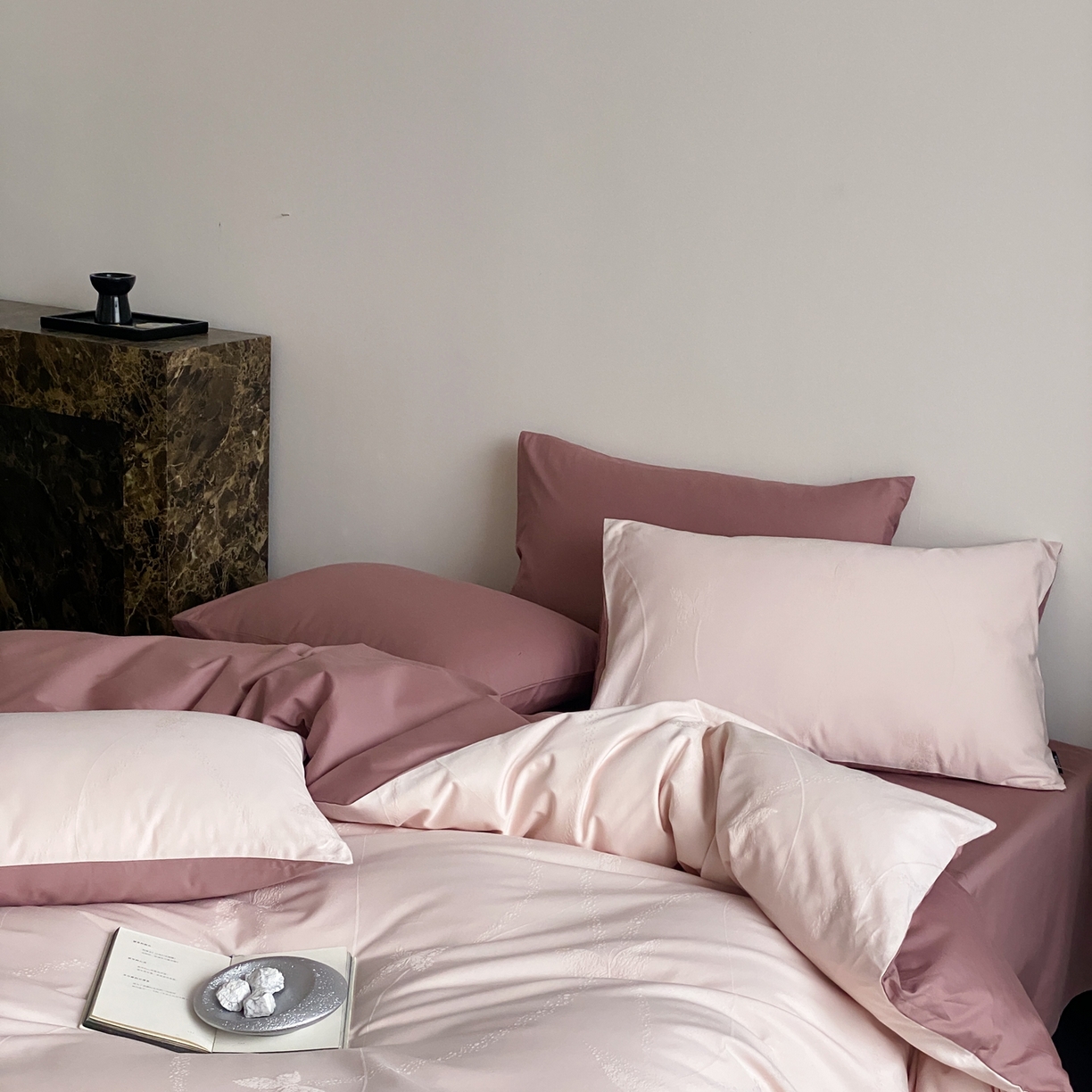 91家纺网 家纺一手货源 找家纺 玉宇阁家居 2026新款全棉纯棉40S大提花四件套 月屿栖蝶