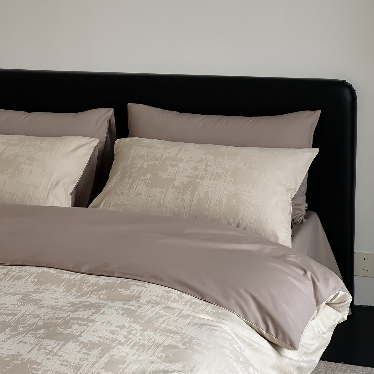 91家纺网 家纺一手货源 找家纺 玉宇阁家居 2026新款全棉纯棉40S大提花四件套 雾岛-可可棕