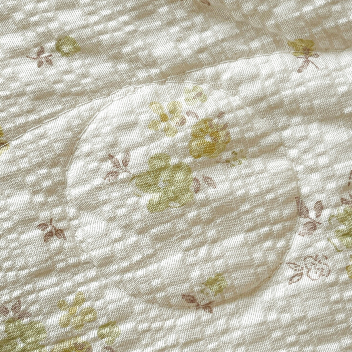 91家纺网 家纺一手货源 找家纺 一比一家纺 2026新款泡芙纱简款夏被四件套 春日小兔