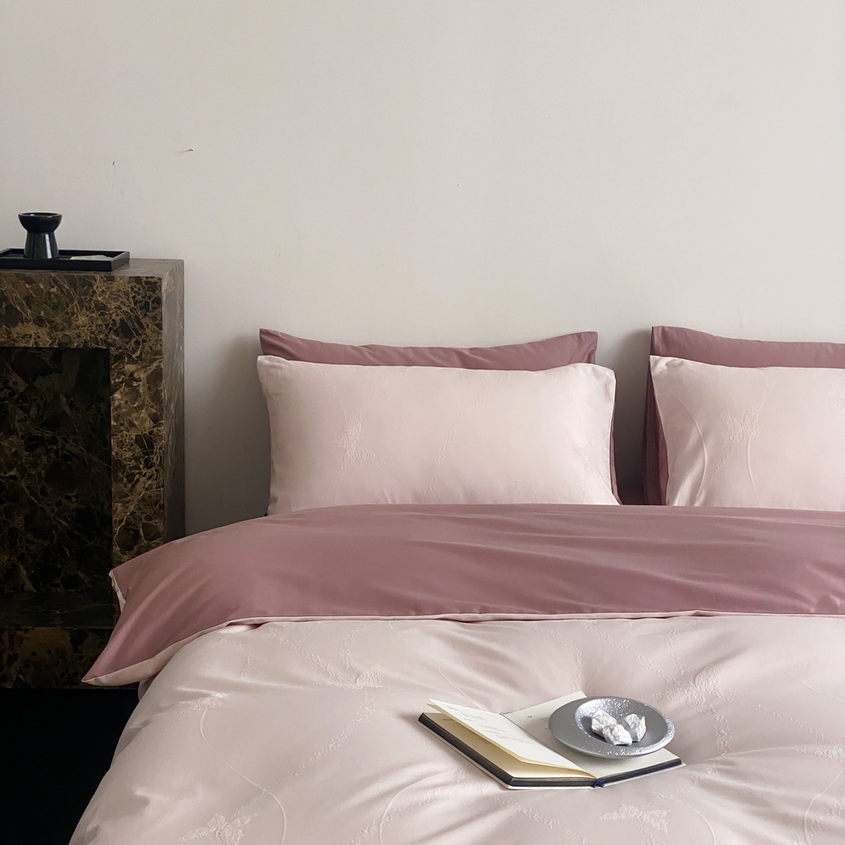 91家纺网 家纺一手货源 找家纺 玉宇阁家居 2026新款全棉纯棉40S大提花四件套 月屿栖蝶