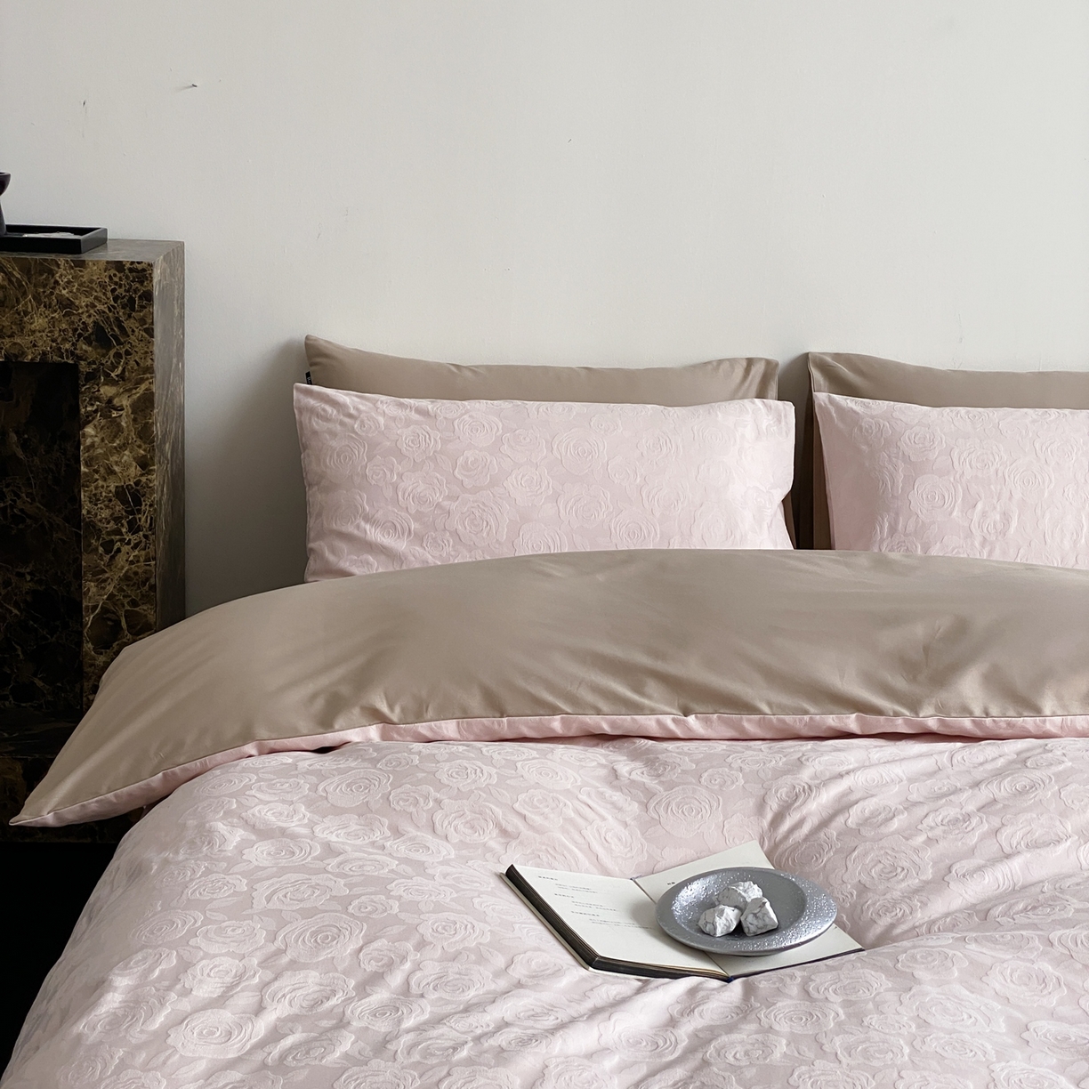 91家纺网 家纺一手货源 找家纺 玉宇阁家居 2026新款全棉纯棉40S大提花四件套 漫-云柔