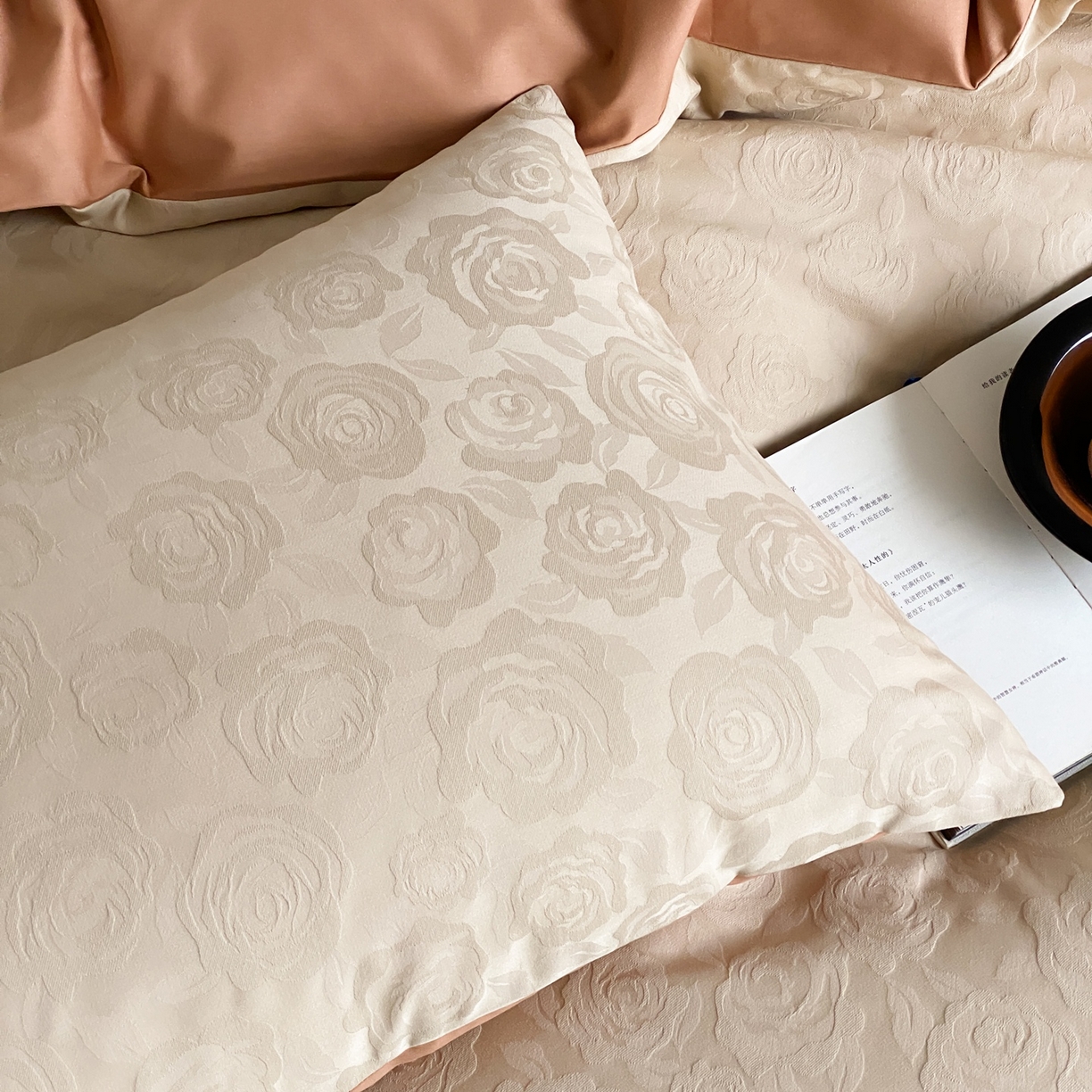 91家纺网 家纺一手货源 找家纺 玉宇阁家居 2026新款全棉纯棉40S大提花四件套 漫-暖阳摩卡