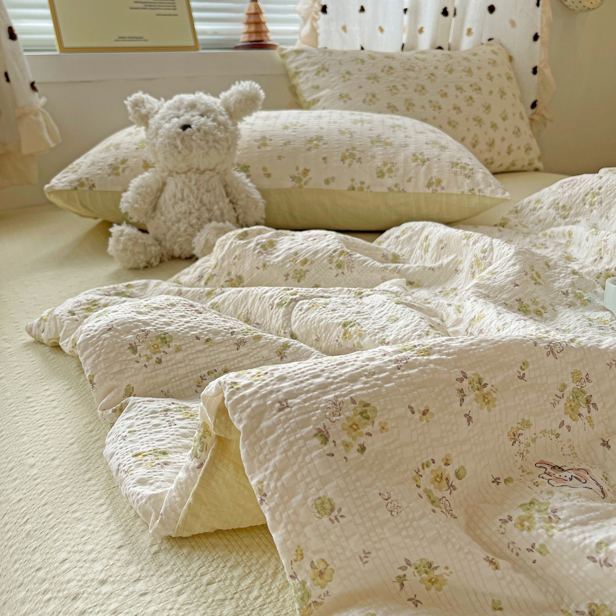 91家纺网 家纺一手货源 找家纺 一比一家纺 2026新款泡芙纱简款夏被四件套 春日小兔