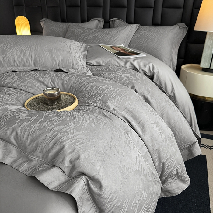 91家纺网 家纺一手货源 找家纺 宏羽纺家纺 2026新款100S长绒棉浮雕提花居家四件套 卡鲁-丁香灰