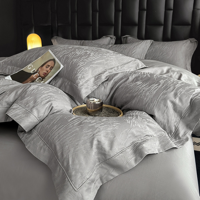 91家纺网 家纺一手货源 找家纺 宏羽纺家纺 2026新款100S长绒棉浮雕提花居家四件套 卡鲁-丁香灰