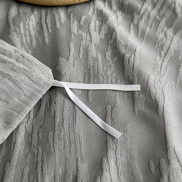 91家纺网 家纺一手货源 找家纺 宏羽纺家纺 2026新款100S长绒棉浮雕提花居家四件套 卡鲁-丁香灰