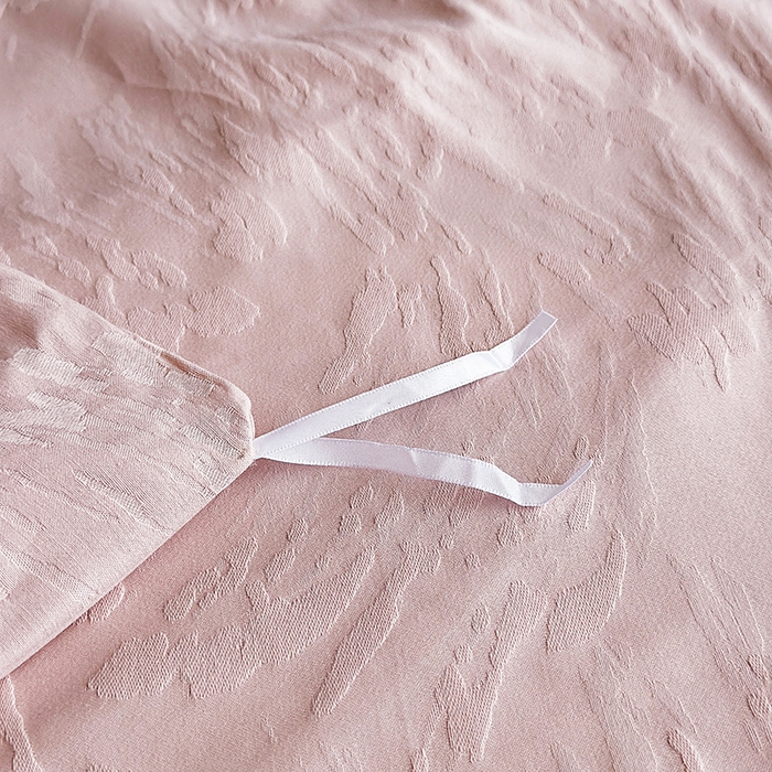 91家纺网 家纺一手货源 找家纺 宏羽纺家纺 2026新款100S长绒棉浮雕提花居家四件套 卡鲁-豆沙