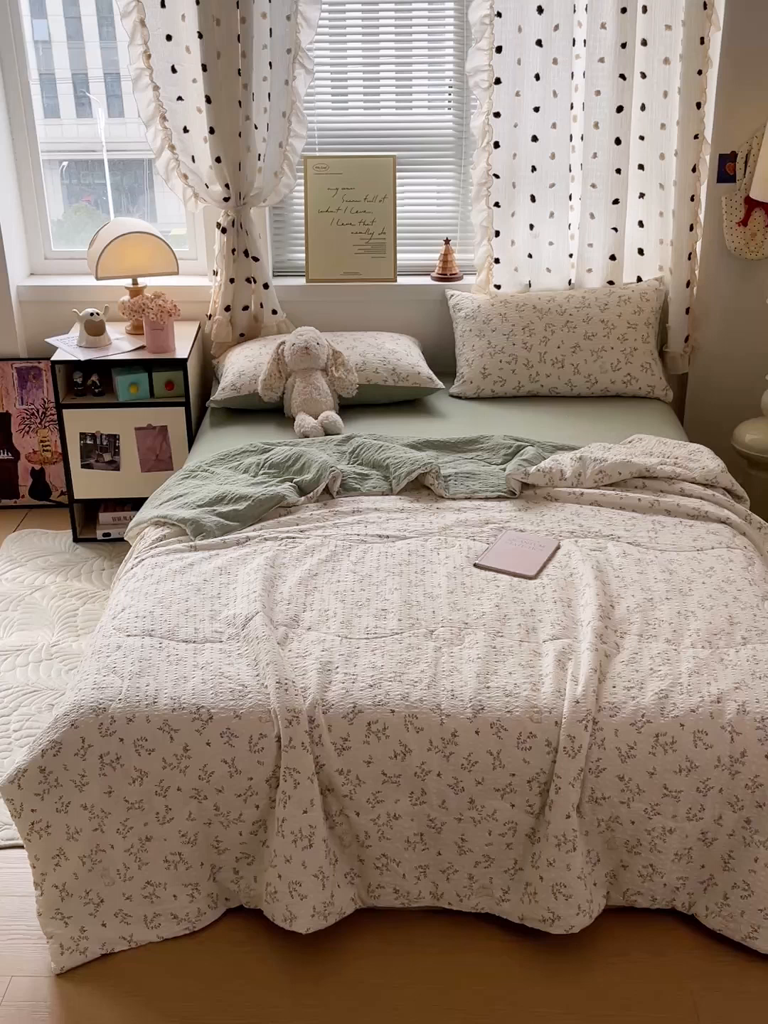 91家纺网 家纺一手货源 找家纺 一比一家纺 2026新款泡芙纱简款夏被四件套 花藤小兔