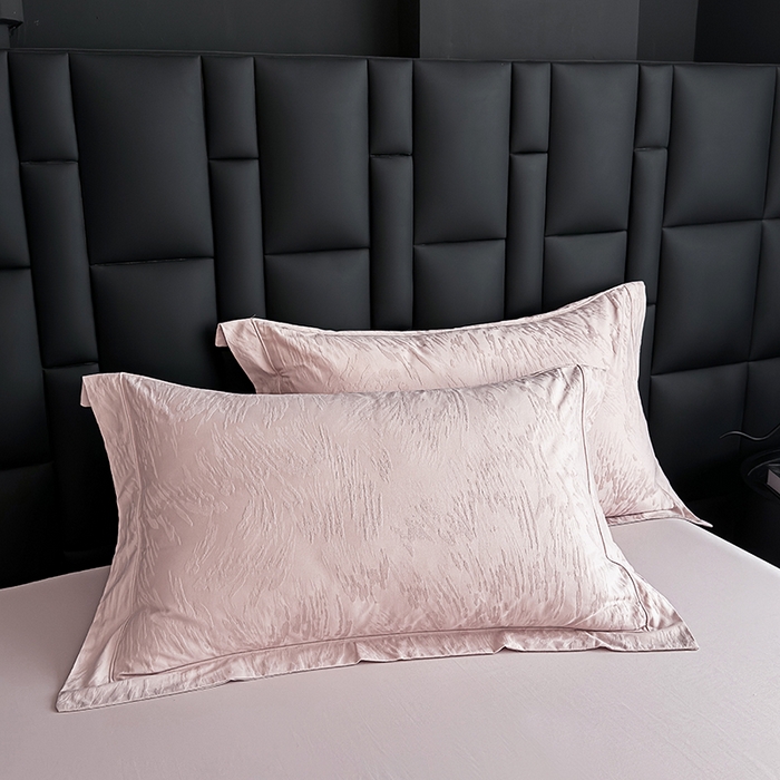 91家纺网 家纺一手货源 找家纺 宏羽纺家纺 2026新款100S长绒棉浮雕提花居家四件套 卡鲁-粉金