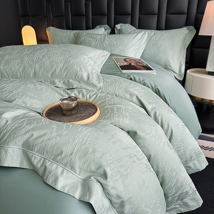 91家纺网 家纺一手货源 找家纺 宏羽纺家纺 2026新款100S长绒棉浮雕提花居家四件套 卡鲁-喜绿