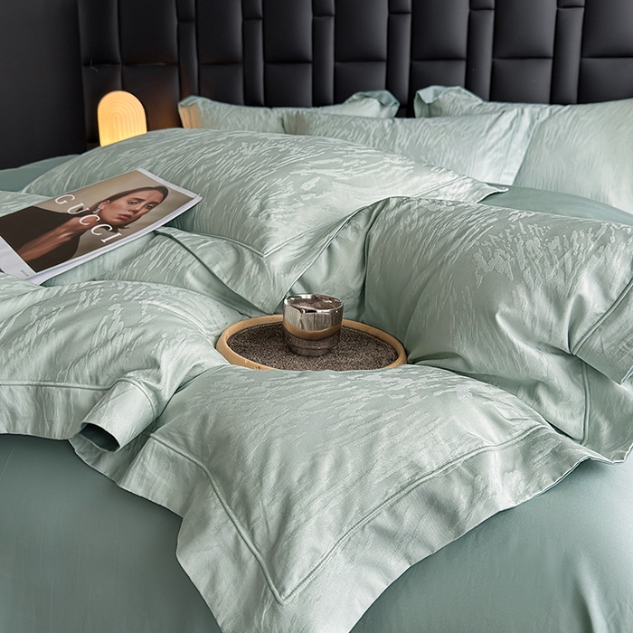 91家纺网 家纺一手货源 找家纺 宏羽纺家纺 2026新款100S长绒棉浮雕提花居家四件套 卡鲁-喜绿