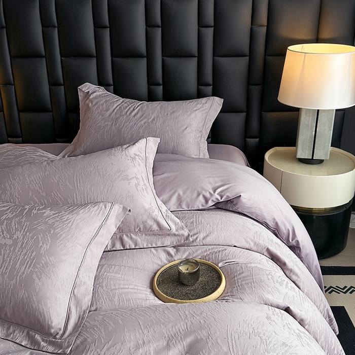 91家纺网 家纺一手货源 找家纺 宏羽纺家纺 2026新款100S长绒棉浮雕提花居家四件套 卡鲁-香芋紫