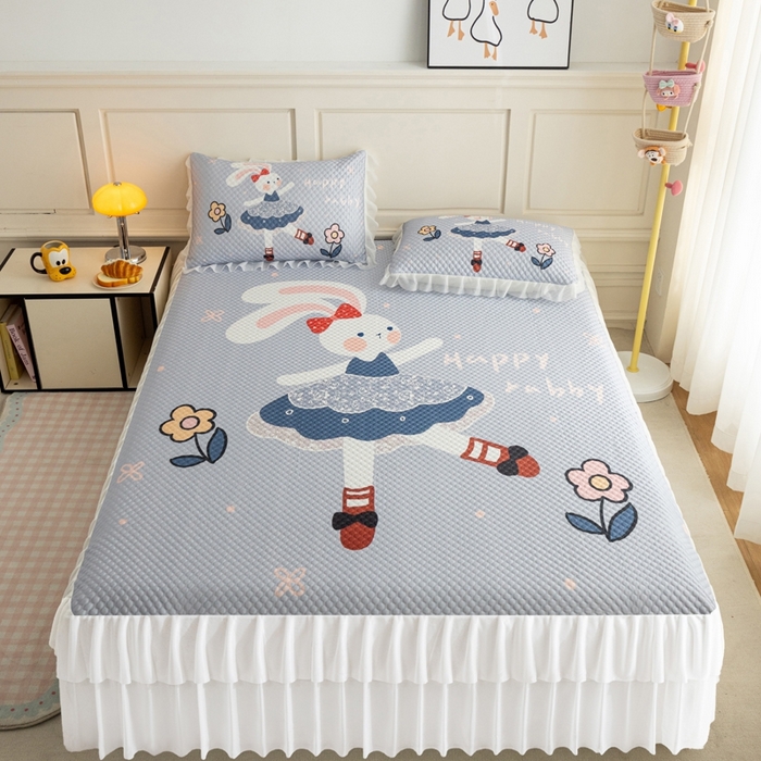 91家纺网 家纺一手货源 找家纺 赛丽雅 2026春夏新款大板卡通豆豆凉席席子空调软席三件套 花间兔舞