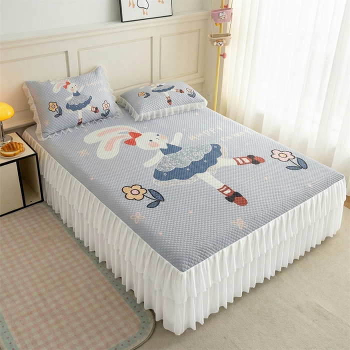 91家纺网 家纺一手货源 找家纺 赛丽雅 2026春夏新款大板卡通豆豆凉席席子空调软席三件套 花间兔舞