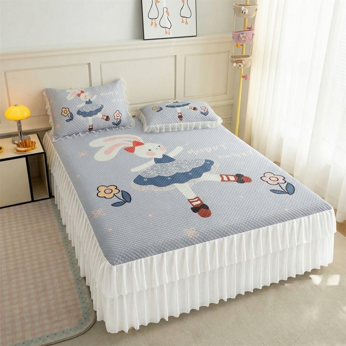 91家纺网 家纺一手货源 找家纺 赛丽雅 2026春夏新款大板卡通豆豆凉席席子空调软席三件套 花间兔舞