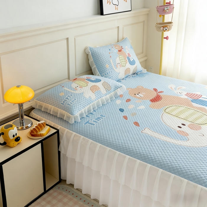 91家纺网 家纺一手货源 找家纺 赛丽雅 2026春夏新款大板卡通豆豆凉席席子空调软席三件套 象趣时光