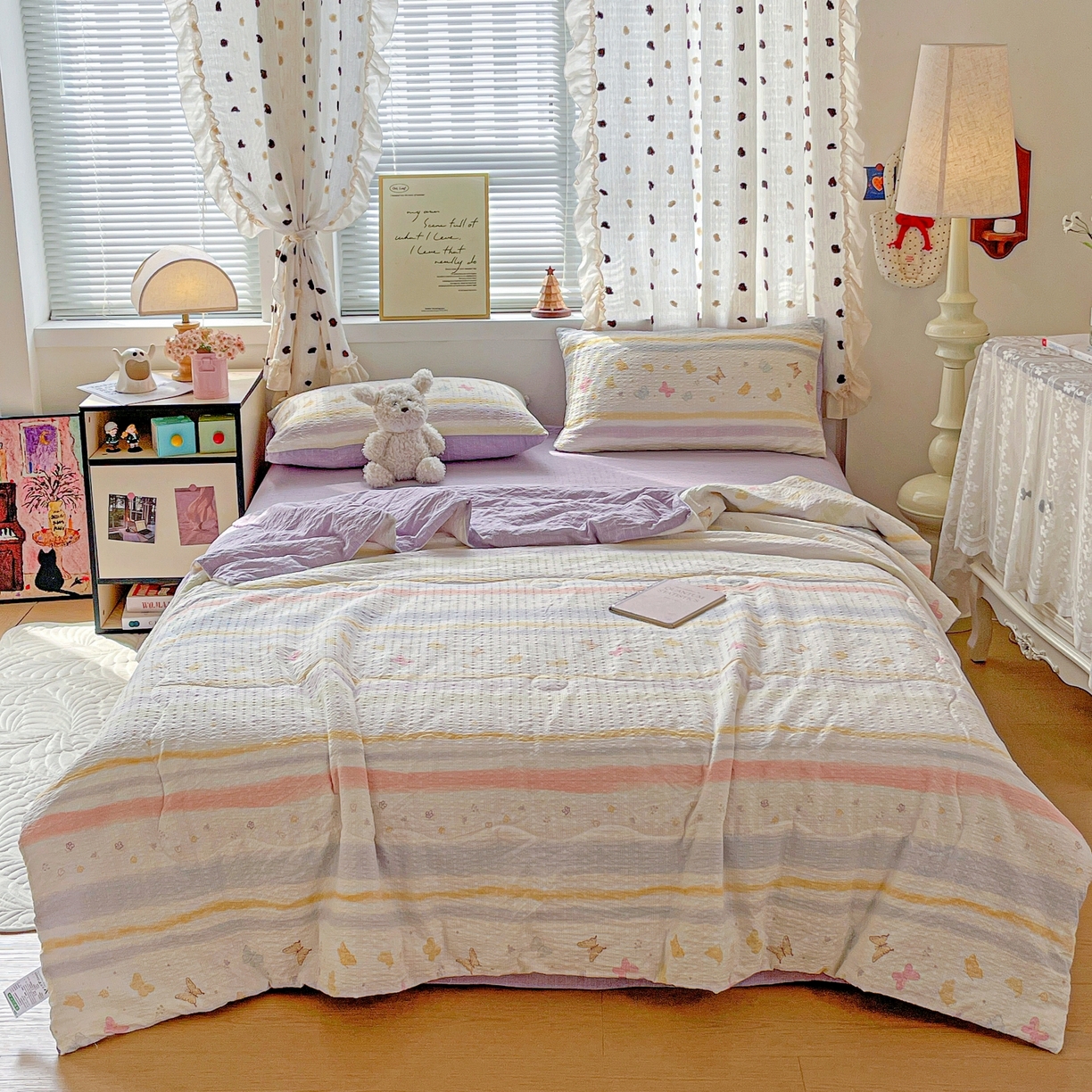 91家纺网 家纺一手货源 找家纺 一比一家纺 2026新款泡芙纱简款夏被四件套 浪漫彩蝶