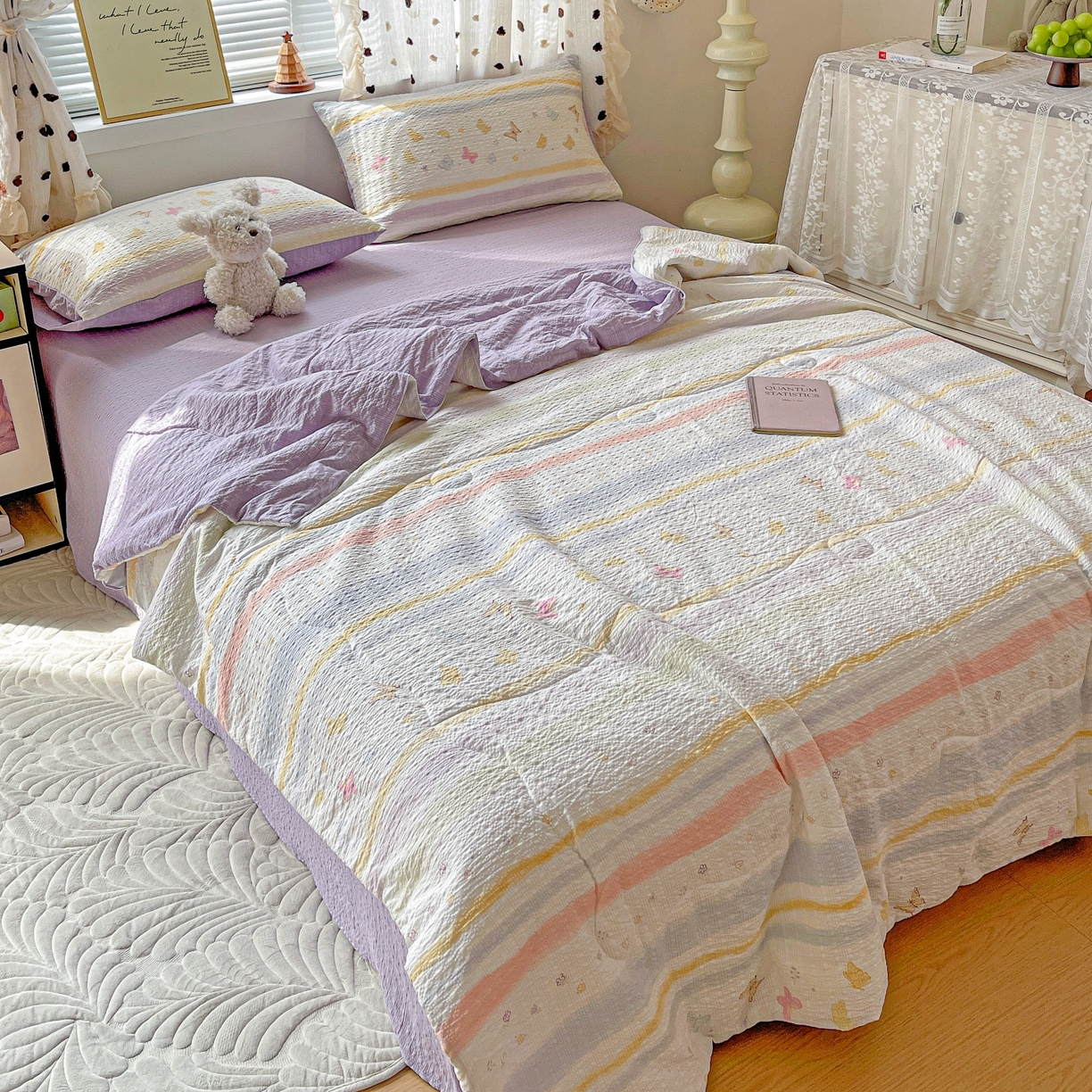 91家纺网 家纺一手货源 找家纺 一比一家纺 2026新款泡芙纱简款夏被四件套 浪漫彩蝶