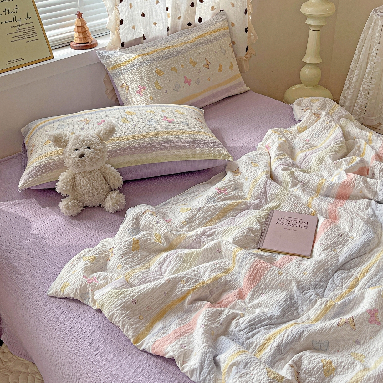 91家纺网 家纺一手货源 找家纺 一比一家纺 2026新款泡芙纱简款夏被四件套 浪漫彩蝶