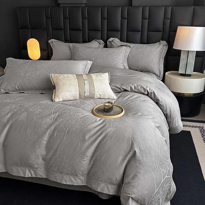 91家纺网 家纺一手货源 找家纺 宏羽纺家纺 2026新款100S长绒棉浮雕提花居家四件套 慕枝南下-丁香灰
