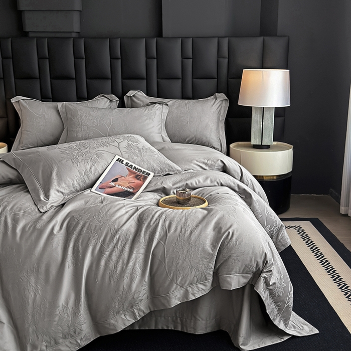 91家纺网 家纺一手货源 找家纺 宏羽纺家纺 2026新款100S长绒棉浮雕提花居家四件套 慕枝南下-丁香灰