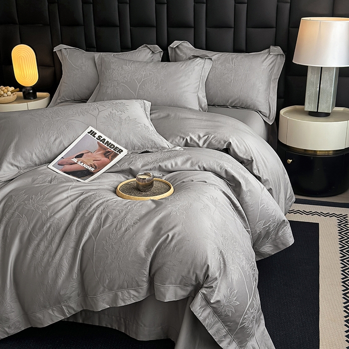 91家纺网 家纺一手货源 找家纺 宏羽纺家纺 2026新款100S长绒棉浮雕提花居家四件套 慕枝南下-丁香灰