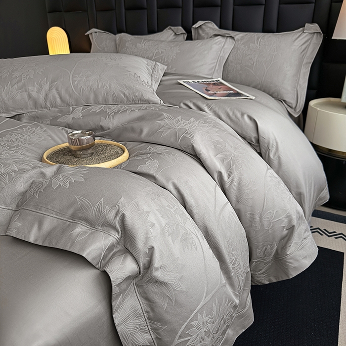 91家纺网 家纺一手货源 找家纺 宏羽纺家纺 2026新款100S长绒棉浮雕提花居家四件套 慕枝南下-丁香灰