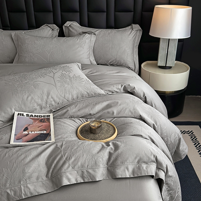 91家纺网 家纺一手货源 找家纺 宏羽纺家纺 2026新款100S长绒棉浮雕提花居家四件套 慕枝南下-丁香灰