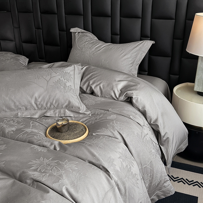 91家纺网 家纺一手货源 找家纺 宏羽纺家纺 2026新款100S长绒棉浮雕提花居家四件套 慕枝南下-丁香灰