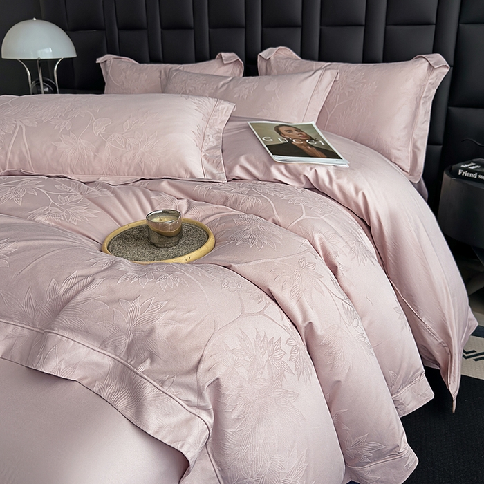 91家纺网 家纺一手货源 找家纺 宏羽纺家纺 2026新款100S长绒棉浮雕提花居家四件套 慕枝南下-粉金