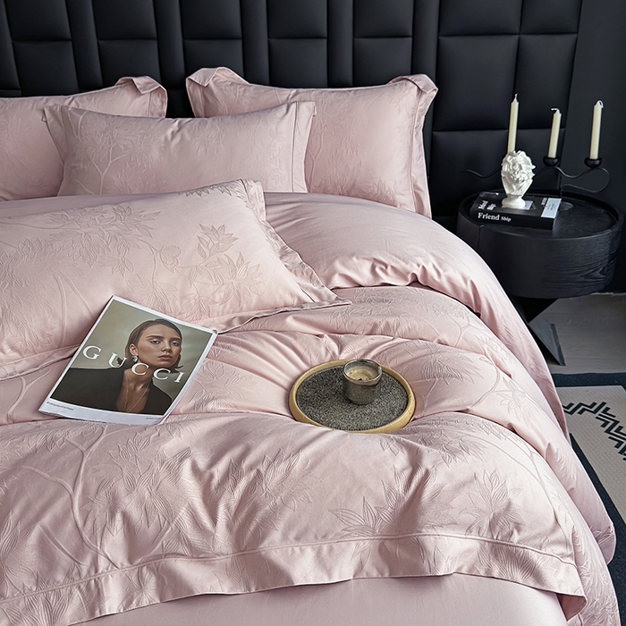 91家纺网 家纺一手货源 找家纺 宏羽纺家纺 2026新款100S长绒棉浮雕提花居家四件套 慕枝南下-粉金