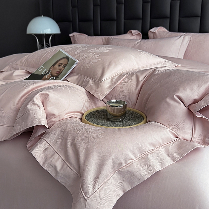 91家纺网 家纺一手货源 找家纺 宏羽纺家纺 2026新款100S长绒棉浮雕提花居家四件套 慕枝南下-粉金