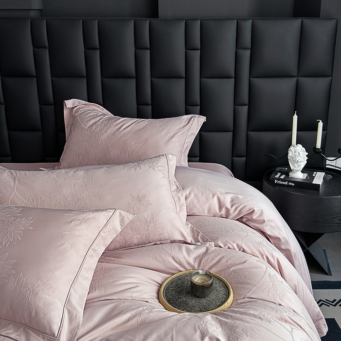 91家纺网 家纺一手货源 找家纺 宏羽纺家纺 2026新款100S长绒棉浮雕提花居家四件套 慕枝南下-粉金