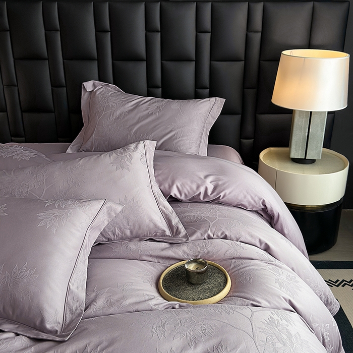91家纺网 家纺一手货源 找家纺 宏羽纺家纺 2026新款100S长绒棉浮雕提花居家四件套 慕枝南下-香芋紫