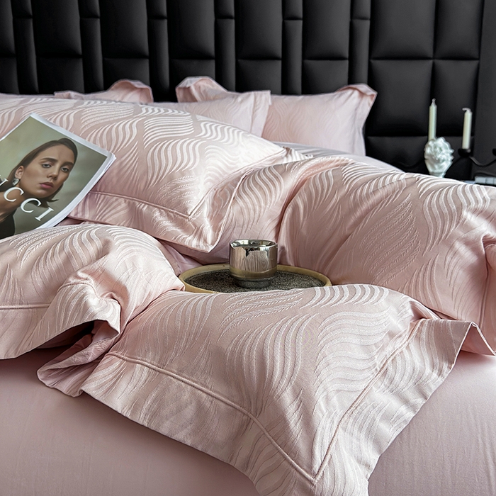 91家纺网 家纺一手货源 找家纺 宏羽纺家纺 2026新款100S长绒棉浮雕提花居家四件套 齐鲁-粉金