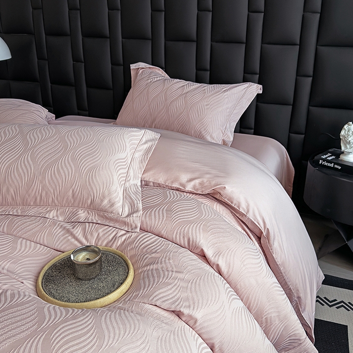 91家纺网 家纺一手货源 找家纺 宏羽纺家纺 2026新款100S长绒棉浮雕提花居家四件套 齐鲁-粉金