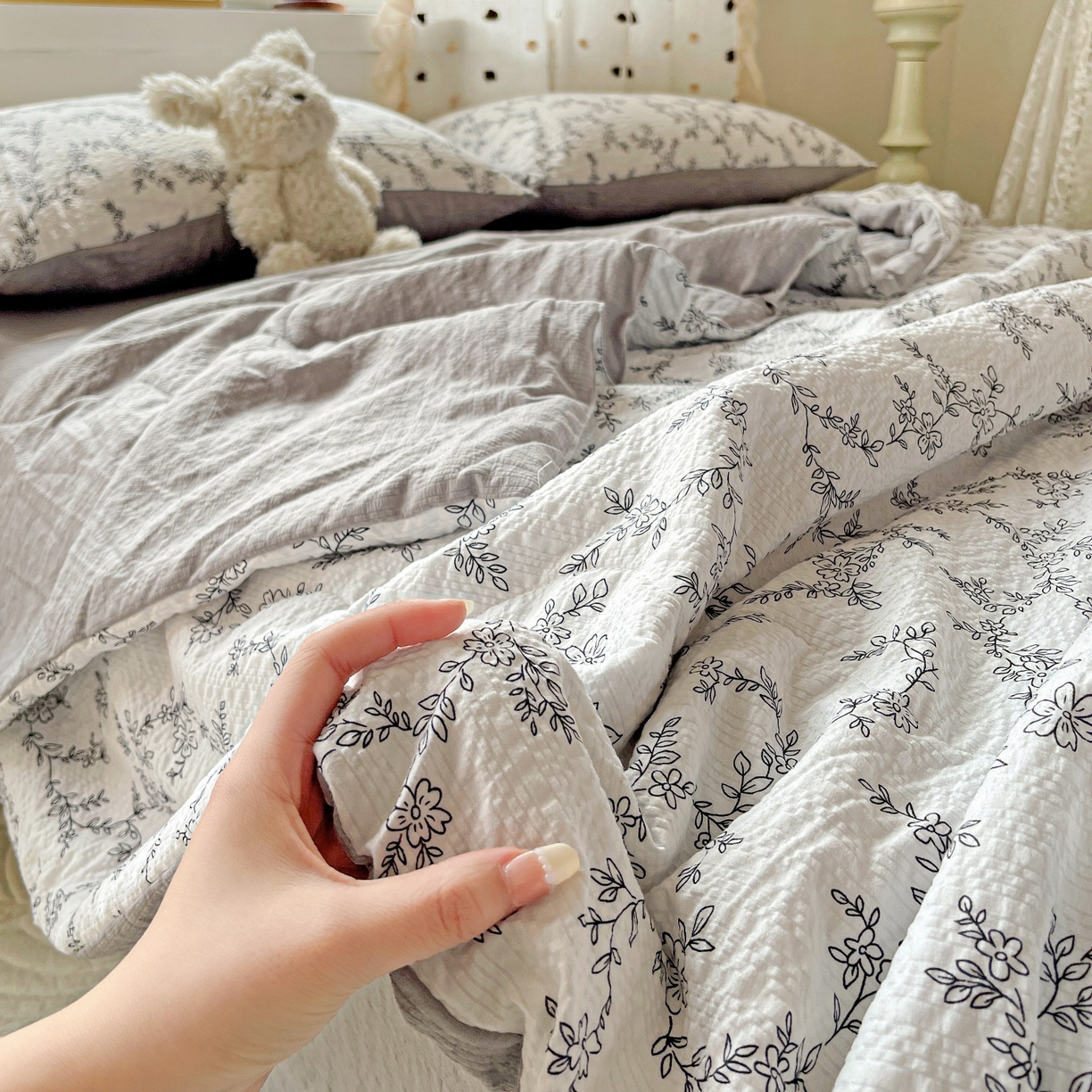 91家纺网 家纺一手货源 找家纺 一比一家纺 2026新款泡芙纱简款夏被四件套 素锦