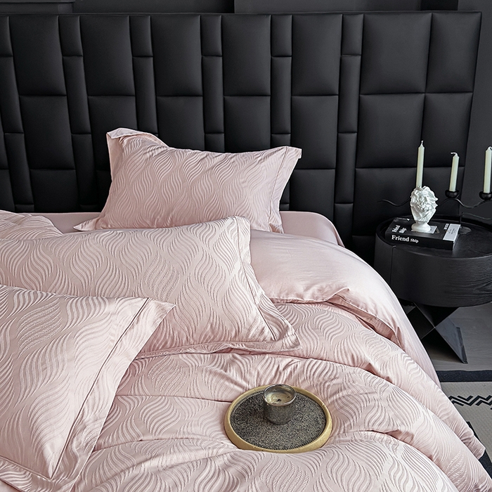 91家纺网 家纺一手货源 找家纺 宏羽纺家纺 2026新款100S长绒棉浮雕提花居家四件套 齐鲁-粉金