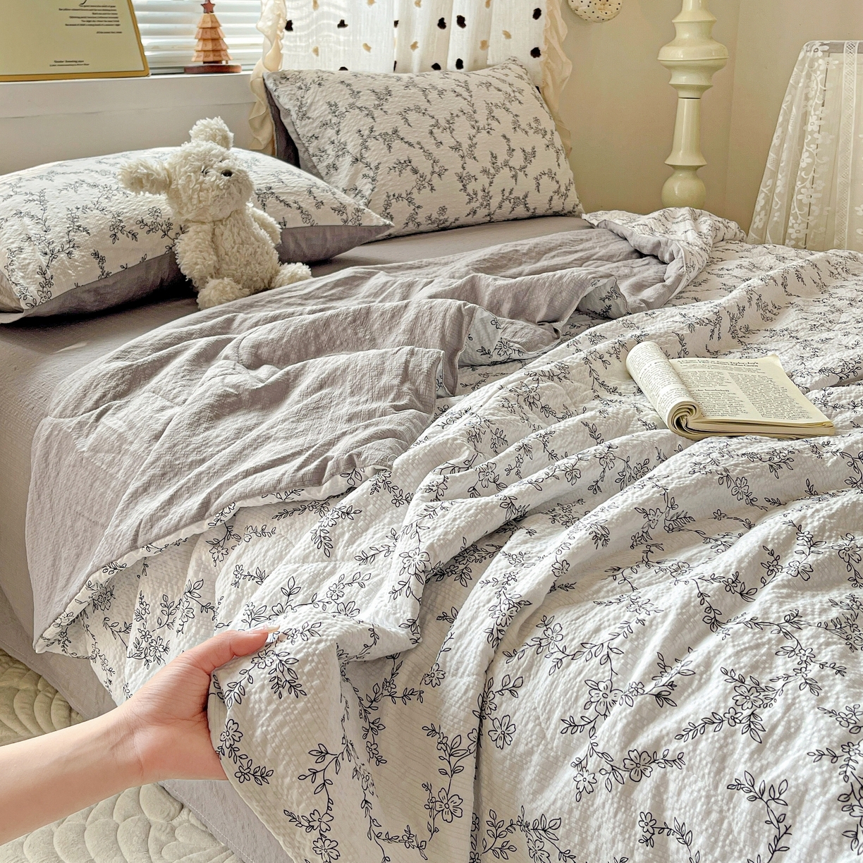 91家纺网 家纺一手货源 找家纺 一比一家纺 2026新款泡芙纱简款夏被四件套 素锦