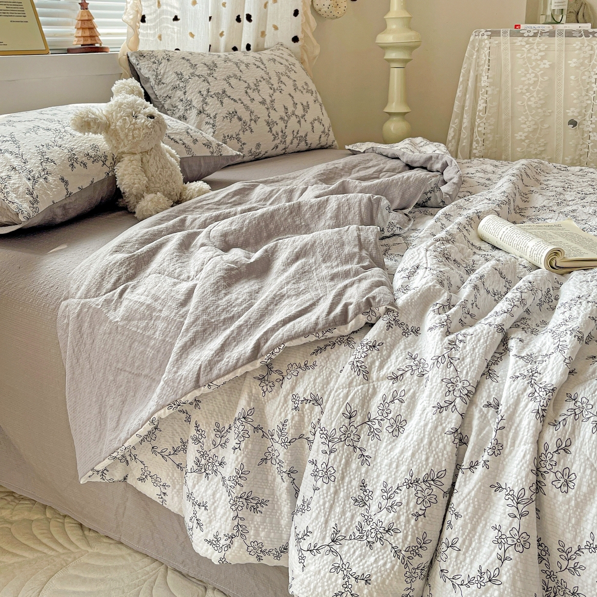 91家纺网 家纺一手货源 找家纺 一比一家纺 2026新款泡芙纱简款夏被四件套 素锦