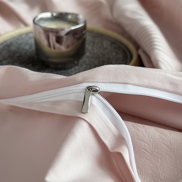 91家纺网 家纺一手货源 找家纺 宏羽纺家纺 2026新款100S长绒棉浮雕提花居家四件套 齐鲁-粉金