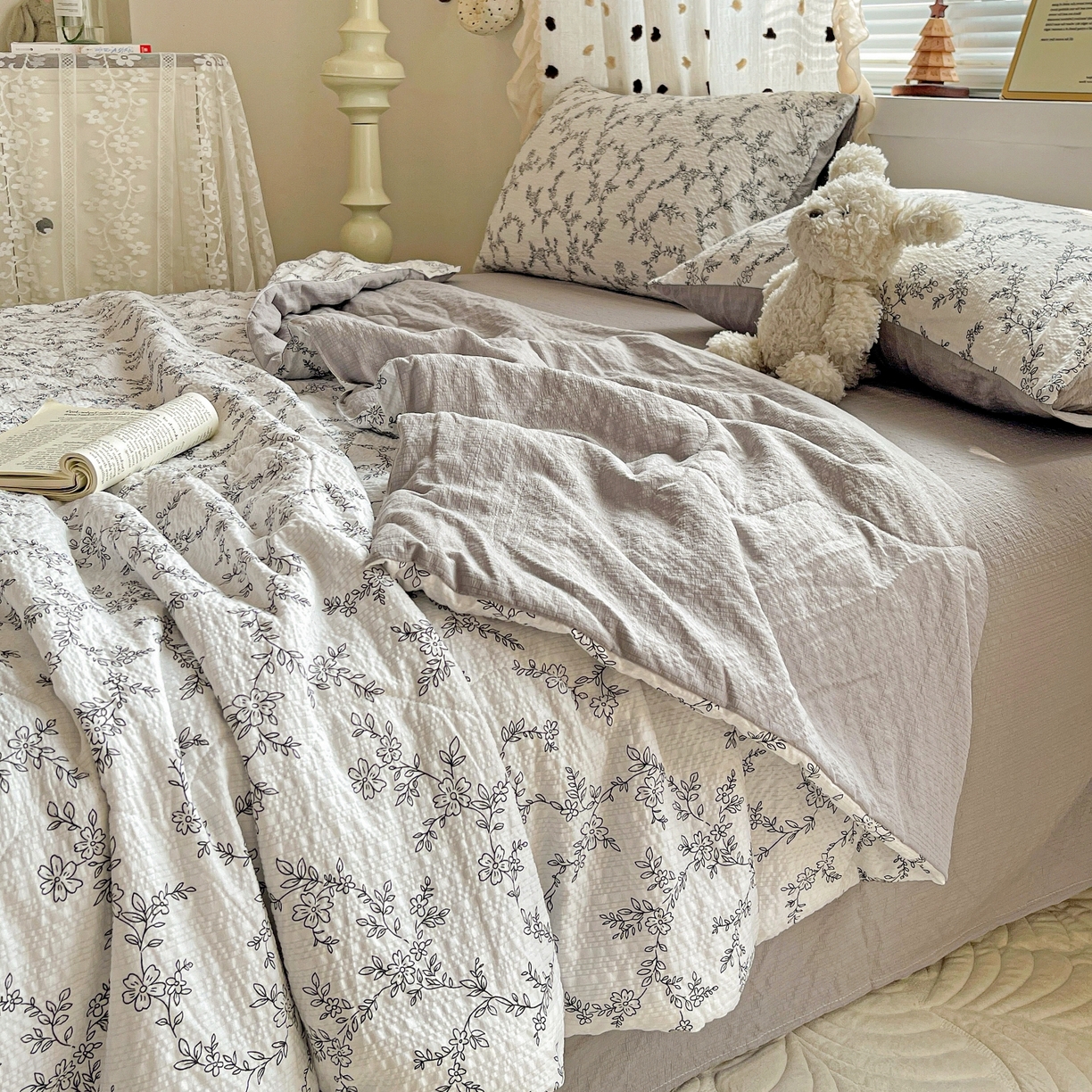 91家纺网 家纺一手货源 找家纺 一比一家纺 2026新款泡芙纱简款夏被四件套 素锦