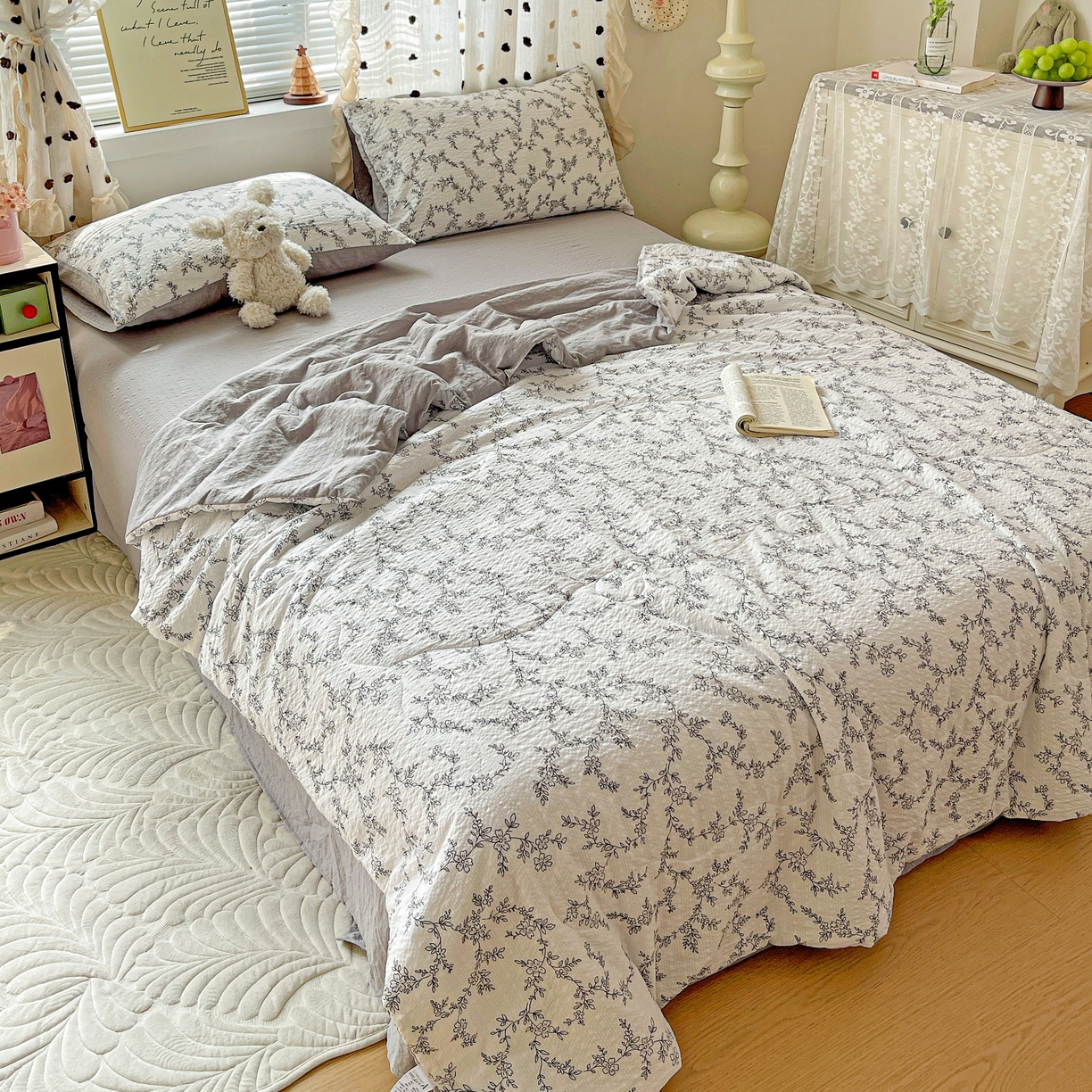 91家纺网 家纺一手货源 找家纺 一比一家纺 2026新款泡芙纱简款夏被四件套 素锦